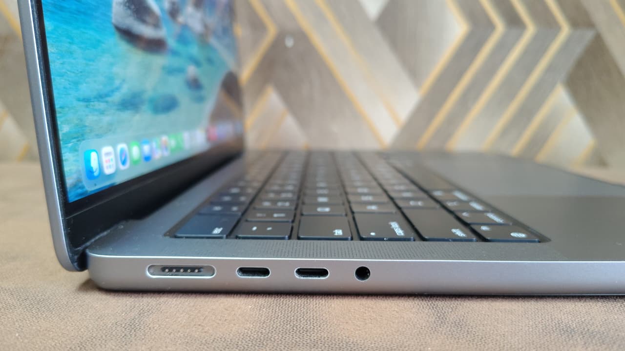 APPLE MACBOOK PRO A2442 M1 PRO PROCESSOR 16GB RAM 512GB SSD 14INCH SCREEN - Image 5