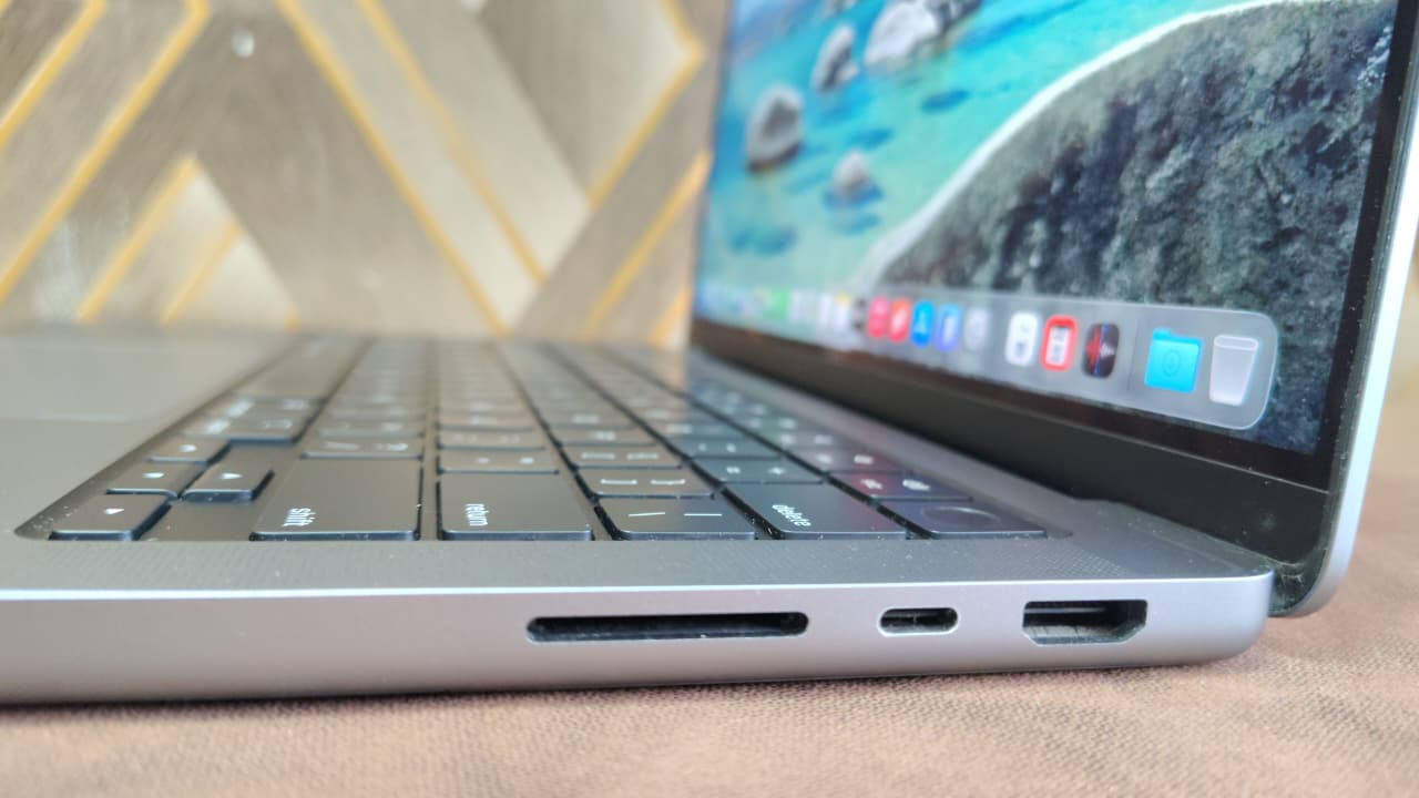 APPLE MACBOOK PRO A2442 M1 PRO PROCESSOR 16GB RAM 512GB SSD 14INCH SCREEN - Image 4