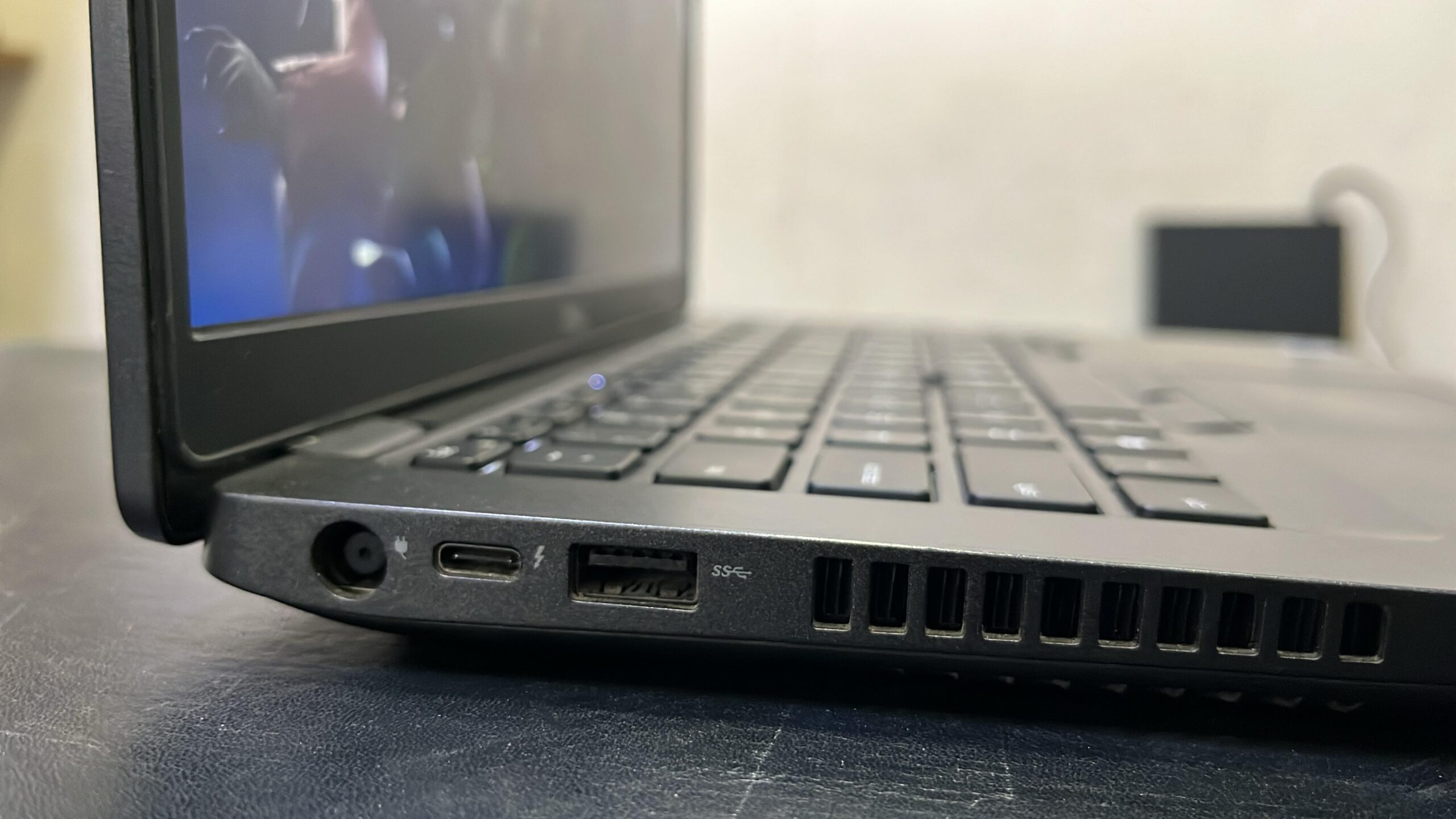 DELL LATITUDE 5400 I7 8TH GENERATION 16GB RAM 512GB SSD 14INCH SCREEN - Image 4