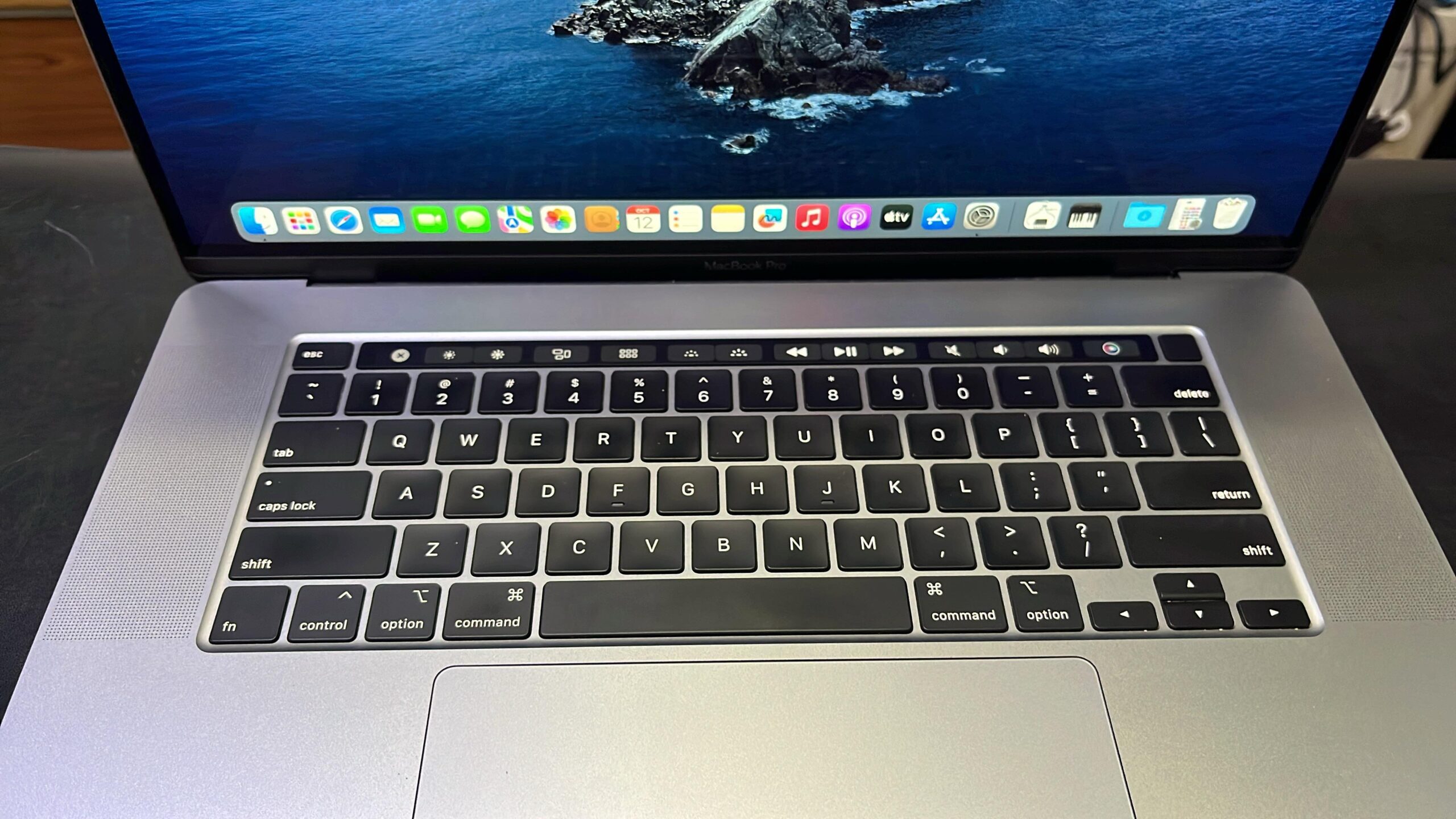 APPLE MACBOOK PRO A1990 I9 16GB RAM 512GB SSD 15INCH SCREEN TOUCH BAR AND TOUCH ID - Image 5