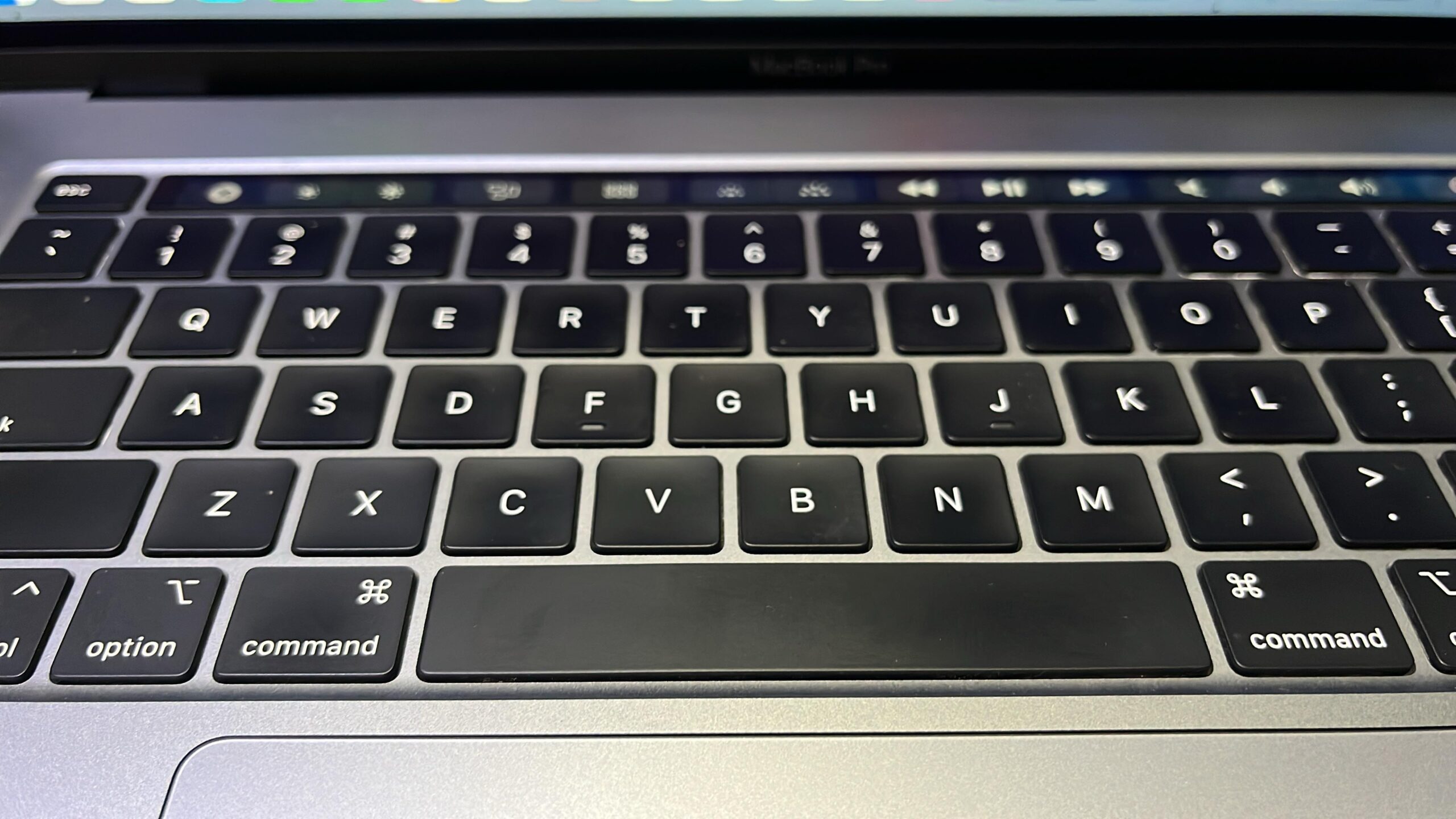 APPLE MACBOOK PRO A1990 I9 16GB RAM 512GB SSD 15INCH SCREEN TOUCH BAR AND TOUCH ID - Image 7