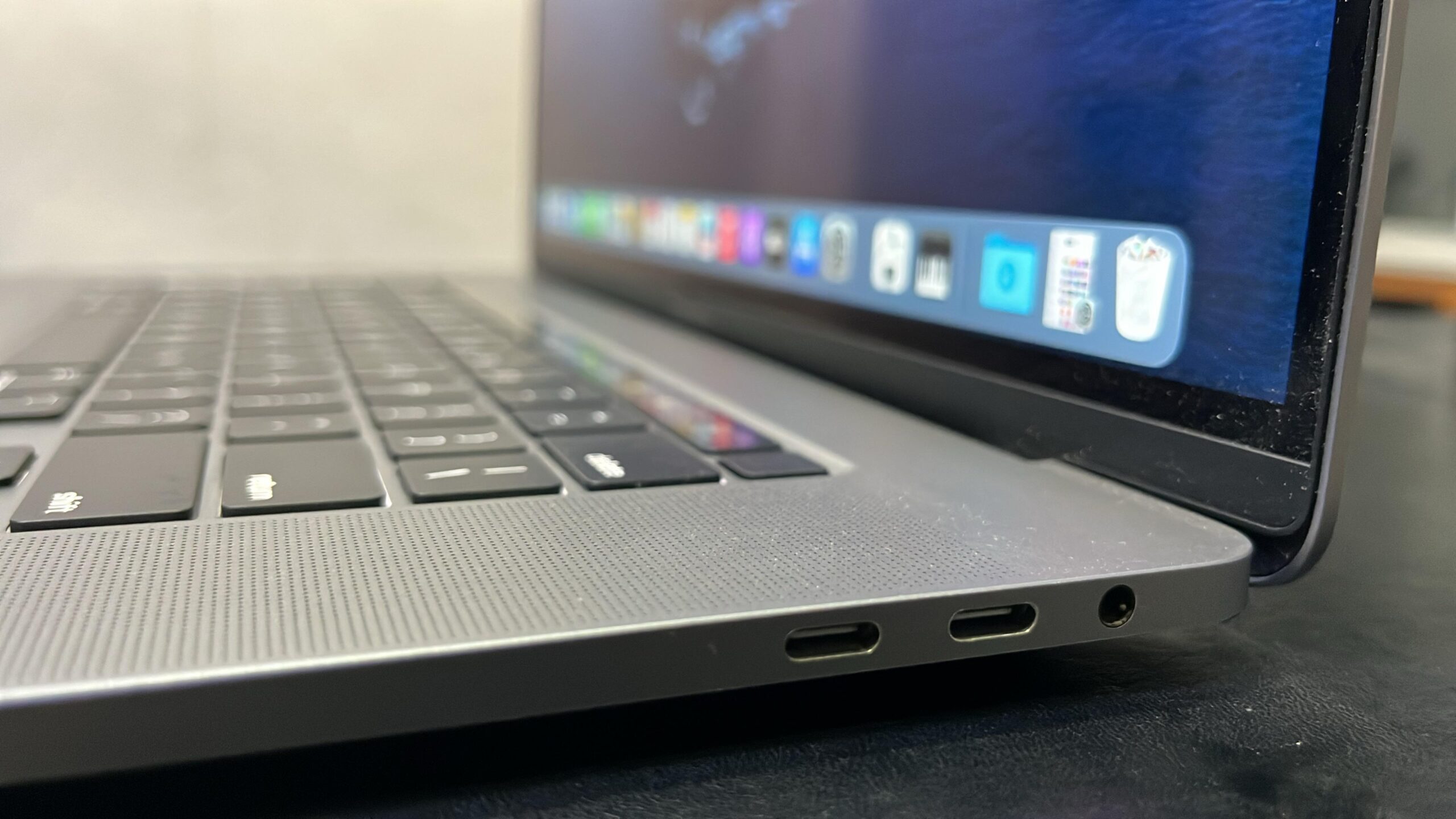 APPLE MACBOOK PRO A1990 I9 16GB RAM 512GB SSD 15INCH SCREEN TOUCH BAR AND TOUCH ID - Image 10